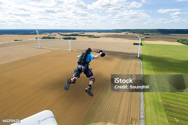 Photo libre de droit de Éolienne Base Jump banque d'images et plus d'images libres de droit de Base Jump - Base Jump, Aventure, Confiance en soi