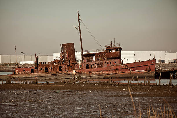 istock Abandoned ship in New York City 462220399