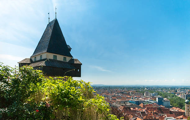 tour de l'horloge de graz - graz clock tower clock austria photos et images de collection