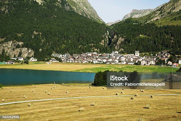 Silvaplana De Engadinasuiza Foto de stock y más banco de imágenes de Aire libre - Aire libre, Aldea, Bala - Cultivado