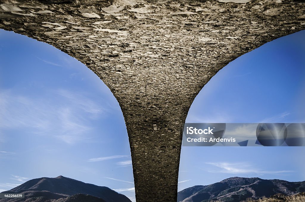 Romano antico ponte di pietra Bobbio, Emilia Romagna, Italia - Foto stock royalty-free di Ambientazione esterna