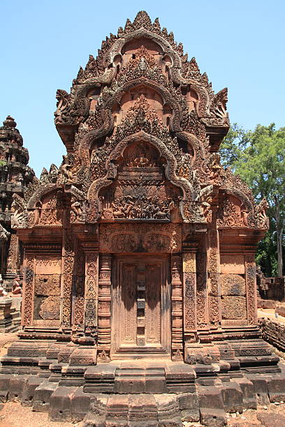 banteay srei en ankor, camboya - ankor fotografías e imágenes de stock