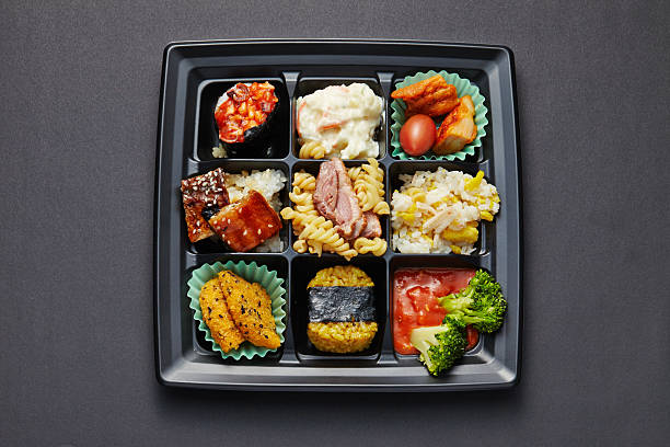 ランチボックス、お寿司とロール絶縁にブラック - salad japanese culture japan asian culture ストックフォトと画像