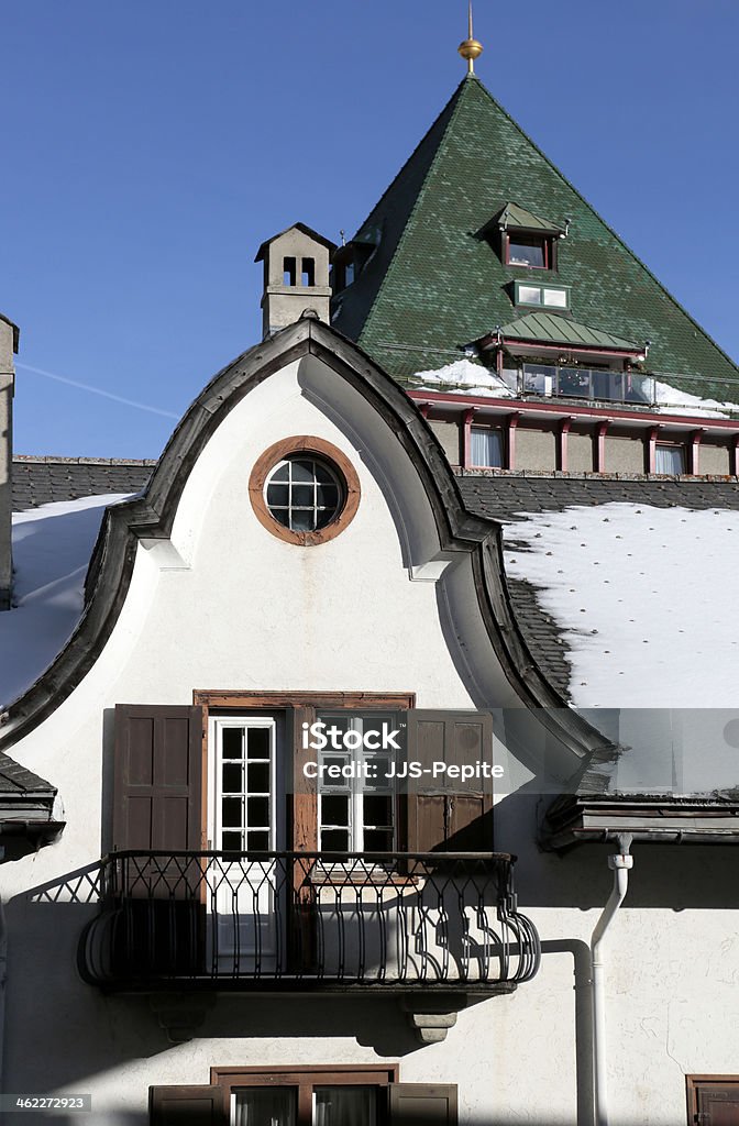 Streetscape Dorf, St. Moritz, Suíça - Foto de stock de Alpes europeus royalty-free