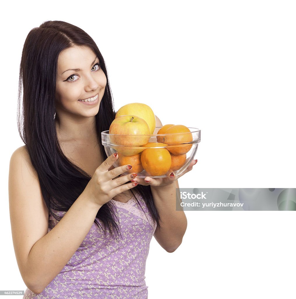 Felice donna con un piatto di frutta su sfondo bianco - Foto stock royalty-free di Adulto