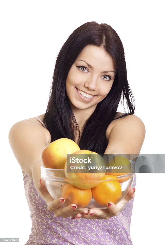 Felice donna con un piatto di frutta su sfondo bianco - Foto stock royalty-free di Adulto