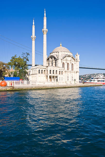 オルタキョイモスク - ortakoy mosque bridge bosphorus istanbul ストックフォトと画像