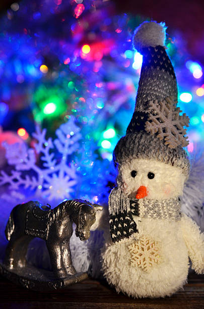 istock horse near a snowman 462285321