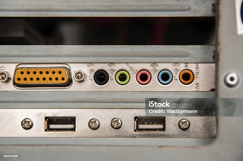 Ydmyg Ambassadør glimt Back Plate Of Sound Card And Usb Port Stock Photo - Download Image Now -  Back, Circuit Board, Close-up - iStock