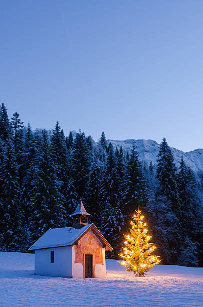 cappella di natale - snow chapel christmas germany foto e immagini stock