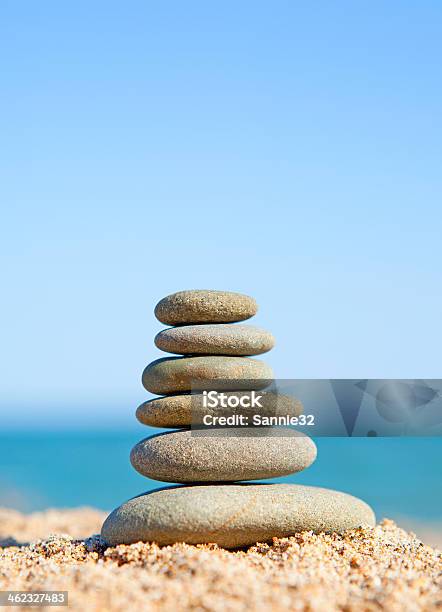쌓다 Of 젠 결석 주변 해양수 0명에 대한 스톡 사진 및 기타 이미지 - 0명, 개념, 개념과 주제 - iStock