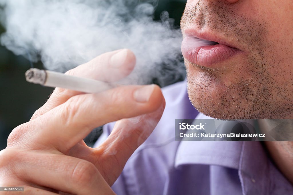 Humo ejercicios de respiración - Foto de stock de Fumar - Actividad libre de derechos