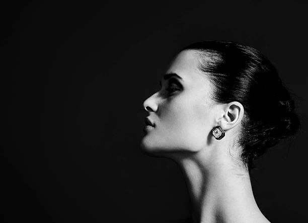 istock Beautiful woman profile 462341529