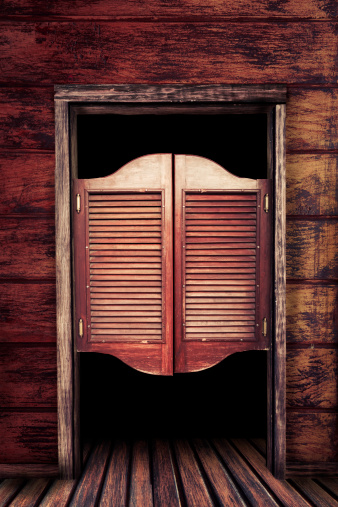 Antigua puerta de madera vintage saloon photo