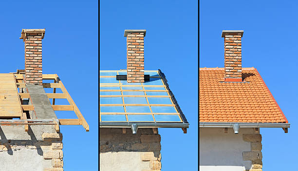de tres fases de construcción en el último piso. - roof repairing roofer chimney fotografías e imágenes de stock