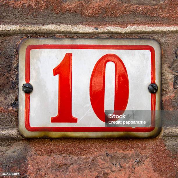 Número De Casa 10 Foto de stock y más banco de imágenes de Número 10 - Número 10, Número de la casa, Aire libre