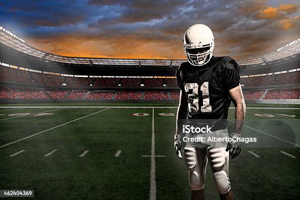 Footballspieler Stockfoto und mehr Bilder von Amerikanischer Football - Amerikanischer Football, Athlet, Ausrüstung und Geräte