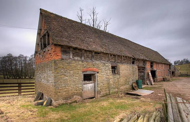 shropshire barn - barn conversion foto e immagini stock