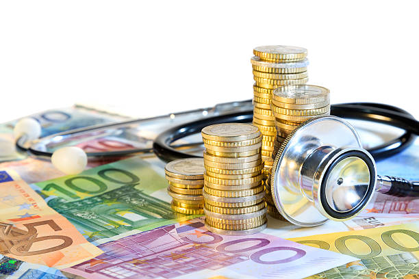 unidade monetária europeia se mal conceito - currency stethoscope medicare usa imagens e fotografias de stock