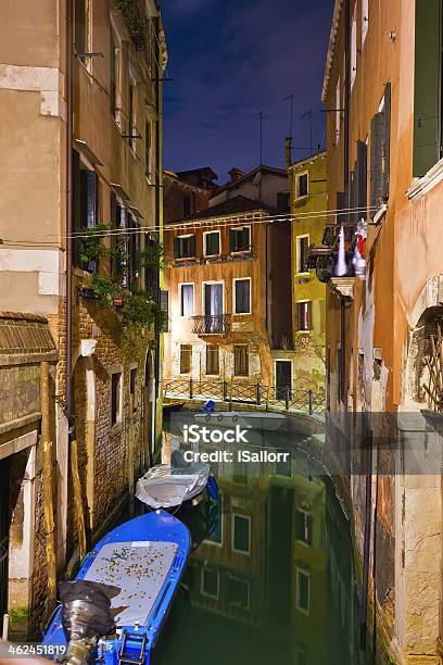 Venecia Por La Noche Foto de stock y más banco de imágenes de Agua - Agua, Agua potable, Aire libre