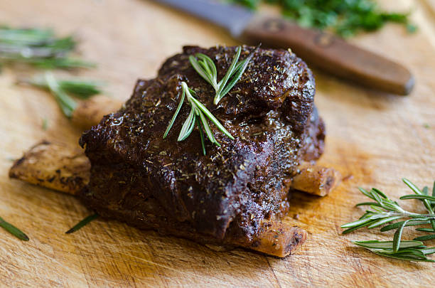 Close-up of freshly cooked BBQ beef short ribs Delicious barbecue beef short ribs with rosemary barbecue beef stock pictures, royalty-free photos & images