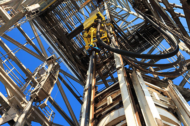 istock Top Drive System (TDS) Spinning for Oil Drilling Rig 462461495