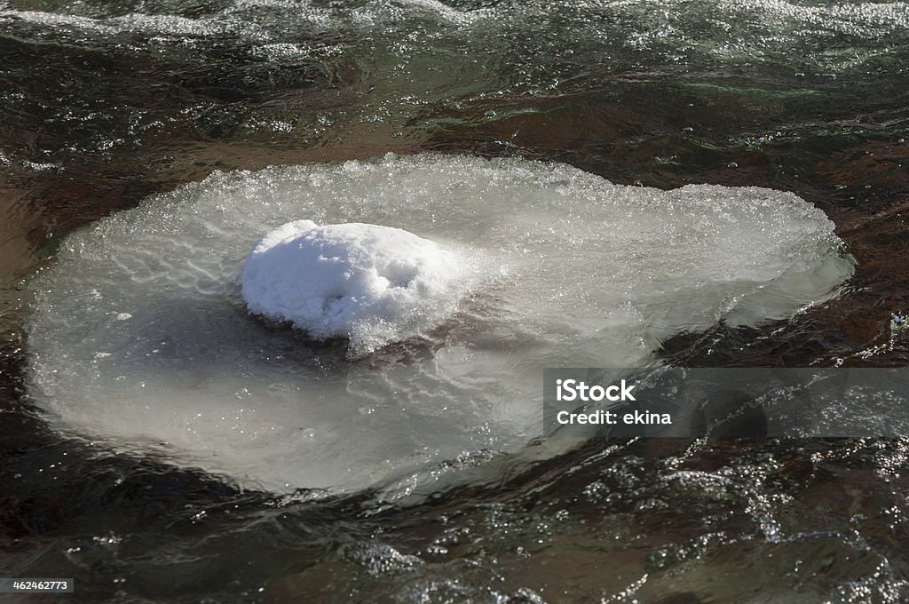 Fiume ghiaccio. - Foto stock royalty-free di Ambientazione esterna