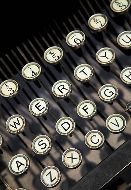 vintage-schreibmaschine - letter h typewriter key typewriter old stock-fotos und bilder