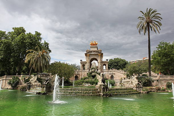 istock Fountain and cascade in park De la Ciutadella 462486233