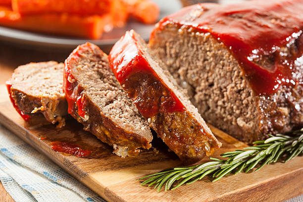 de pastel de carne casero carne picada - pastel de carne fotografías e imágenes de stock