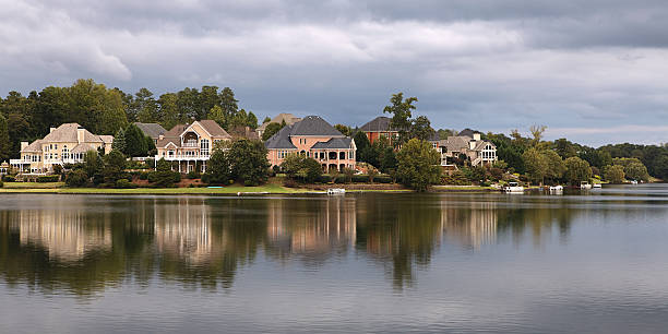 istock Houses near the lake 462494747