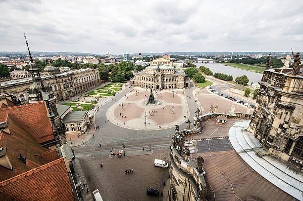 ópera de semper em dresden, alemanha - opera house semper opera house statue theaterplatz imagens e fotografias de stock