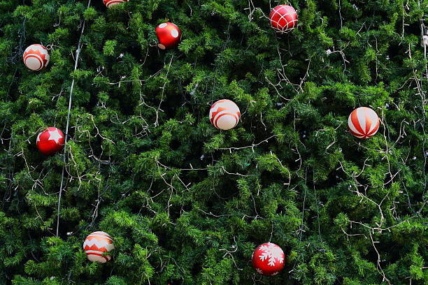 istock christmas tree with colorful balls 23 462513431