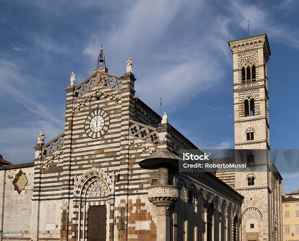 Prato catedral y torre de bell - Foto de stock de Arquitectura libre de derechos