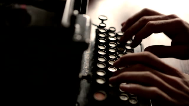 Typewriter      CM  CO