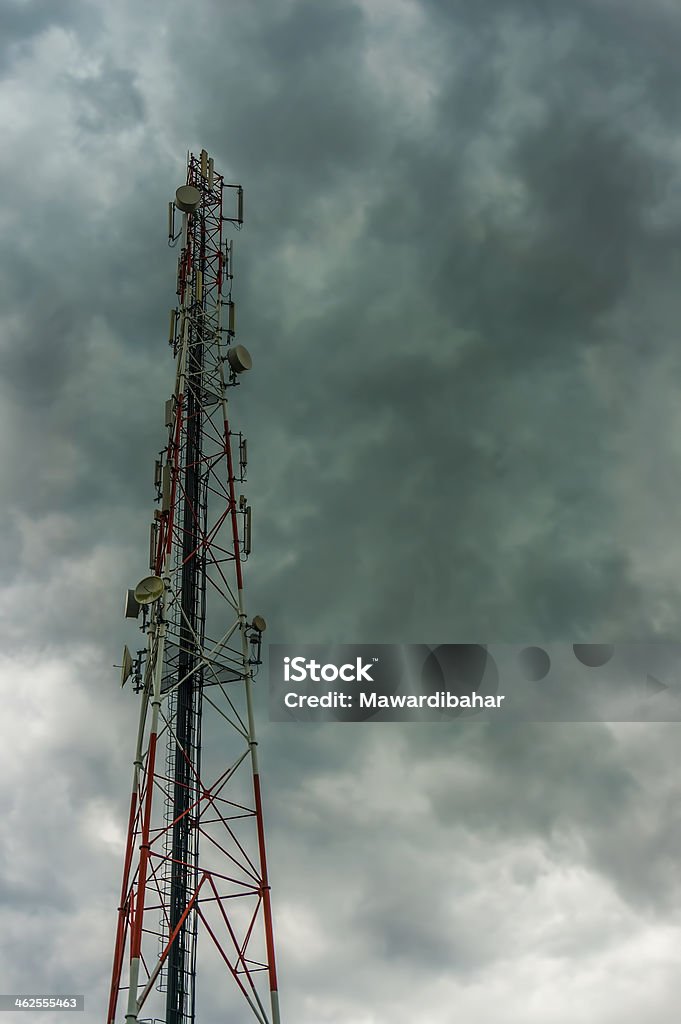 Torre de comunicación - Foto de stock de Acero libre de derechos