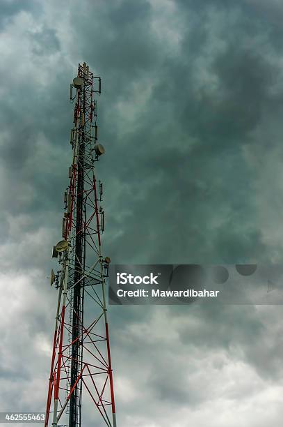Komunikacja Wieża - zdjęcia stockowe i więcej obrazów Amperaż - Amperaż, Chmura, Dworzec