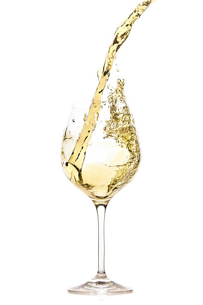 vino salpicaduras blanco - wine pouring wineglass white wine fotografías e imágenes de stock