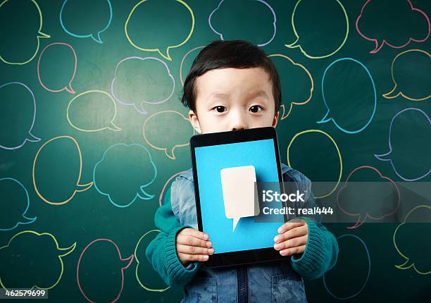 Engraçado Bebê Asiático - Fotografias de stock e mais imagens de Criança - Criança, Leitor de livros eletrónicos, Abstrato