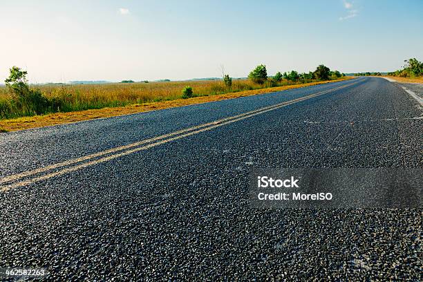 Estrada Secundária - Fotografias de stock e mais imagens de Alfalto - Alfalto, Amarelo, América do Norte