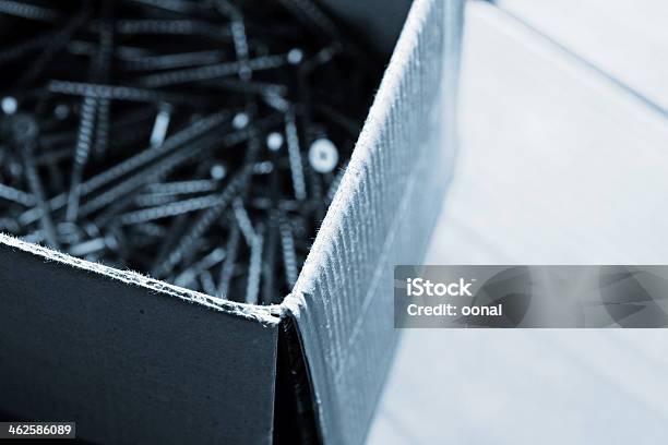 Schraube Box Stockfoto und mehr Bilder von Ausrüstung und Geräte - Ausrüstung und Geräte, Baugerät, Baumarkt