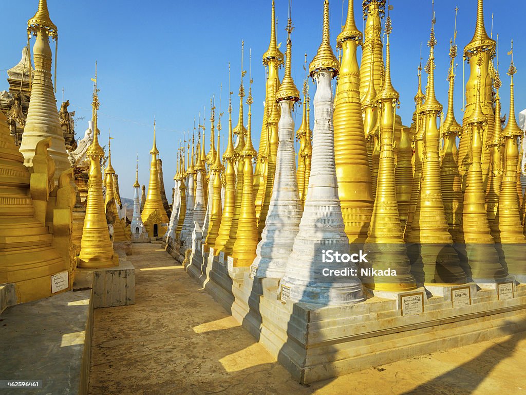 Monaci pagode di Indein, Myanmar - Foto stock royalty-free di Ambientazione esterna