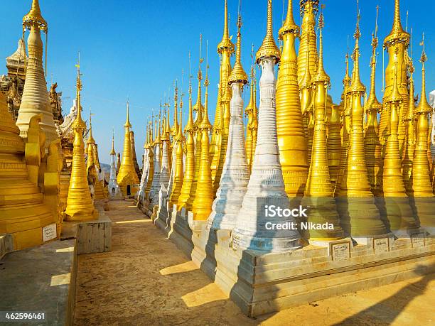 Monaci Pagode Di Indein Myanmar - Fotografie stock e altre immagini di Ambientazione esterna - Ambientazione esterna, Antico - Condizione, Archeologia