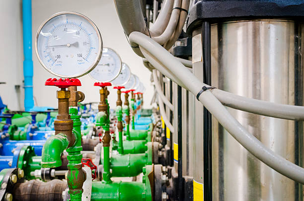 istock Water pumping station and industrial interior pipes 462602399