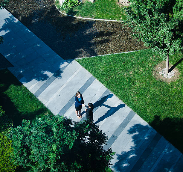 istock Aerial view of two businesswomen shaking hands on the sidewalk 462610607