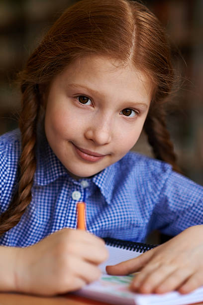 little artista - schoolgirl little girls crayon human face fotografías e imágenes de stock