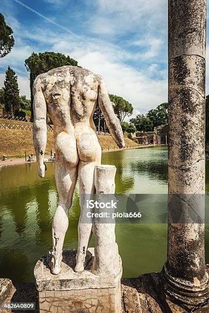 Estatuas De Mármol A Canopus De Villa Adriana Foto de stock y más banco de imágenes de Villa de Adriano - Villa de Adriano, Antiguo, Canal de Canope