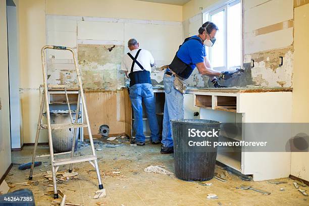 Foto de Casainformações Destacáveis Sobre Reformas e mais fotos de stock de Cozinha - Cozinha, Renovação, Demolindo