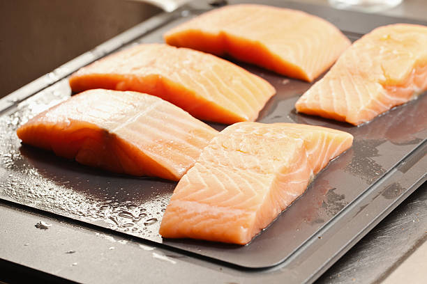 salmão congelado de bifes - defreeze imagens e fotografias de stock