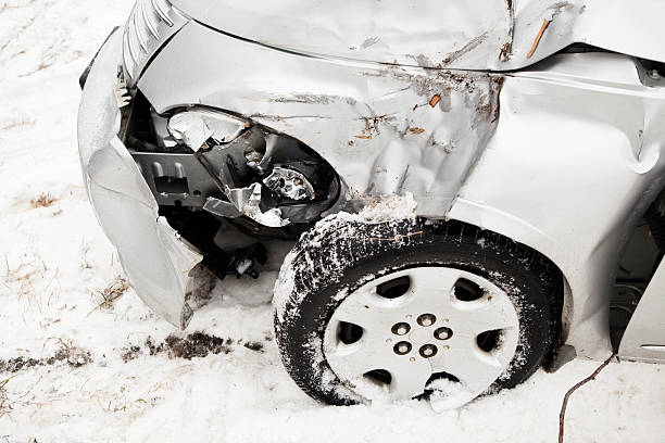 istock Winter Car Accident – Vehicle with Damaged Front Quarter Panel 462671043
